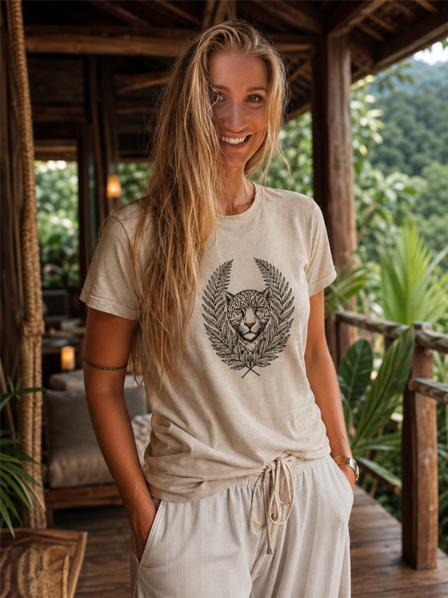 On&ccedil;a-pintada jaguar crest tee.